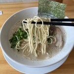 とんこつラーメン44 - 麺リフト