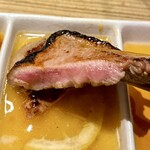 焼肉ホルモン 風土. - レアでいただく、厚切り牛タン