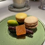 銀座 レカン - デザート２　マカロン、チョコ、ゼリー