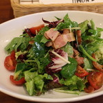 キッチン ノム - 青野菜とベーコンのサラダ