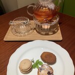 紅茶と洋酒の店 リンクス - こちらは、今月限定のフルーツポットティー。友人がオーダーしていました。とても良い香りがしましたよ。また、フルーツ入りなので、見た目めテンション上がります！