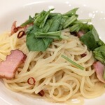 ポポラマーマ - 料理写真:ほうれん草と吊しベーコンのペペロンチーノ