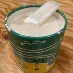 三全 広瀬通り 大町本店 - お粉の中に縦長にぎっしり入っているので取り出す時は慎重に！
