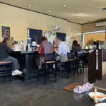 自家製麺 名無し - 店内はお客さんでいっぱいだ