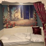 東京ディズニーシー・ファンタジースプリングスホテル - こんなベットもあって一部屋で大人4人と子どもの添い寝が可能。仕切りの扉もあっていい感じ