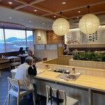 とんかつ神楽坂さくら - まだ食事はされてない開店直後の店内