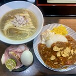 ヌードル＆スパイスカレー 今日の1番 - 朝限定セット ¥1,000-(税込) 小皿は店主からのサプライズ！