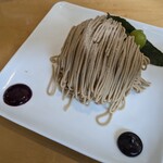 小布施堂本店 - これは本店ではなく裏にあるえんとつという系列店のカフェのモンブラン。これも素晴らしい