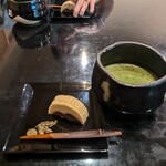 小布施堂本店 - 手前のお菓子の雲の部分が栗、美味しい