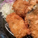 酒肴 新屋敷 - 佐助豚メンチカツ。食べるほどに磨き上げてるのを感じる