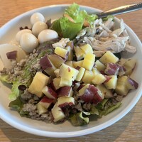 AWkitchen TOKYO 新丸ビル店 - フレーク状のごぼうがいいアクセントに。