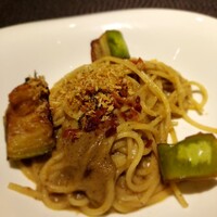 GINTO 池袋店 - パスタに添えられたナスはとろけるよう GINTO 池袋店 - パスタに添えられたナスはとろけるよう