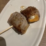 日日是 神戸 段 - 柿とお肉の串。