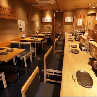 特殊な下引き排気システムで店内の空気が非常にクリーンです。