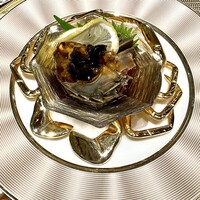 中国料理 礼華 四君子草 - 醉蟹　上海蟹（メス、黒丸が卵の紹興酒漬け）