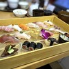 にぎり塚本鮮魚店 - 「サプライズランチ(2,500円：税込）」・・品数があり、美味しそう。(´∀｀*) これに「茶碗蒸し」と「お味噌汁」が付きます。