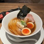 酒肴場 屯 - 津軽煮干し中華蕎麦（味玉入り）¥1000、本日の海鮮丼¥500