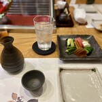 入谷鬼子母神門前のだや - 新潟県の銘酒、山間純米酒を熱燗で！奥は、お新香盛合わせ