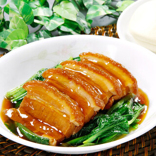 お客様満足度１位！当店名物「豚バラ肉の角煮」をご堪能ください