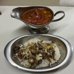 かれーの店 うどん  - きのこの叫びチーズ入りトマトトッピング