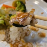 キッチン ブルー グローブ - ズッキーニを引いて