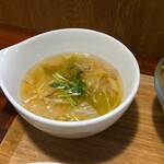 キッチン ブルー グローブ - 白菜スープのアップ