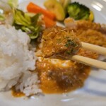 キッチン ブルー グローブ - カダイフを乗せて