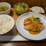 キッチン ブルー グローブ - 赤魚ポワレ　カニトマトクリームソース