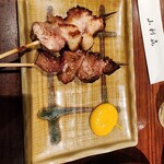 山利喜 - かしら(シオ)(220円)、れば(シオ)(220円)