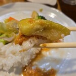 キッチン ブルー グローブ - 茄子を乗せて