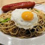 ローマ軒 - ジャポネーゼ（目玉焼き、ジャンボソーセージ）