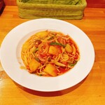 生パスタ工房 はちや - 本日のパスタ、ベーコンと野菜のトマトソース