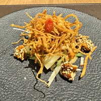 中国薬膳料理 星福 - 林檎とパイナップルとクルミとくらげの胡麻ソース和え