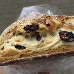 ブーランジェリー セイジアサクラ - お豆とライ麦パンハーフ