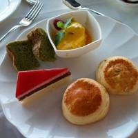 東京會舘 銀座スカイラウンジ - こちらはツレのクリームティ・セット