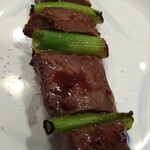 和風もつ料理 あらた - タン串焼き