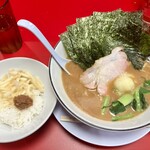 家系ラーメン 王道家直系 修 - ・ラーメン（950円）
      ・のり5枚（150円）
      ・半ライス（100円）