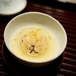 多仁本 - 最近、こうしたひろうすのようなシンプルなお料理に、ずいぶんと惹かれるようになりました。
      味の主張が優しい枝豆、木耳、百合根。食感も楽しい。
      柚子の香りに、もちろんお出汁が美味しい。