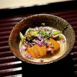 多仁本 - こちらは打って変わって、雲丹、椎茸、青梗菜に黄韮と、味の強い組み合わせで、一気にクライマックス感が高まります！