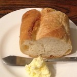 AGATO - パンも旨かった。バターが一工夫がGOOD。
