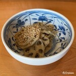 囲魚すし一〆 - 蓮根の油炒め