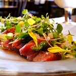 ワイン食堂トランク イタリアゴハン - 天然ヤイトカツオのカルパッチョ