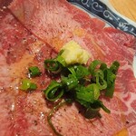 生ホルモンと本マグロ立ち萬 ホワイティうめだ店 - 