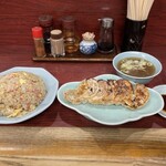 園春 - チャーハン¥600と餃子¥380