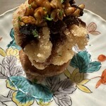 徳ㇵ本也 - 海老芋とクモコの揚げ物