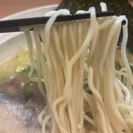 旋 - やや硬めな細麺