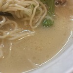 旋 - クリーミーな鶏白湯ベースの塩スープ