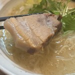 旋 - この豚バラ肉、今日は厚みがありとても柔らかくて当たりでした