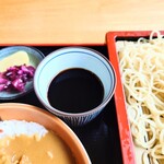 やぶ善 - 少しだけ甘さを感じる、老舗の蕎麦汁(つゆ)。