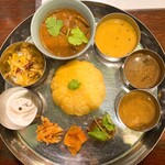 對馬流 南インド系辛口料理店 タリカロ - 北海道　足寄産の単角牛のミールス